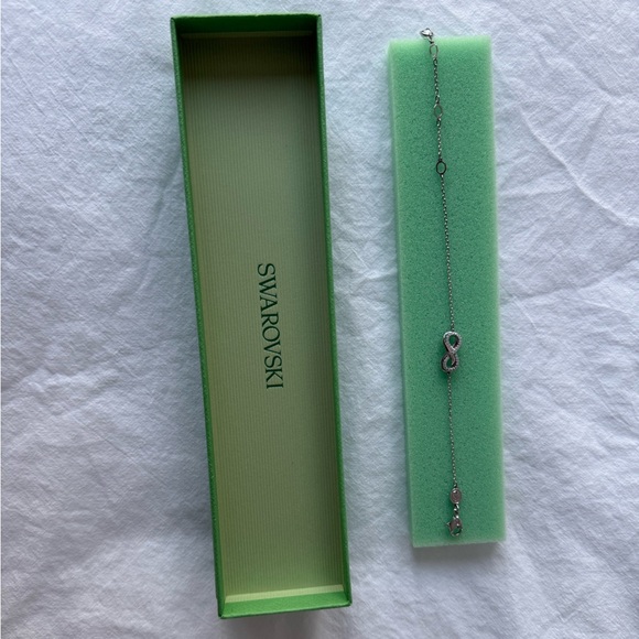 Swarovski Jewelry - Hyperbola bracelet ♾️
Infinity, White, Rhodium plated